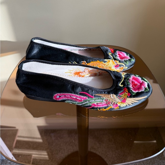 Embroidered Silk Slippers - Picture 6 of 8
